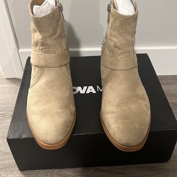 Mens boots from FashionNova - Picture 2 of 6